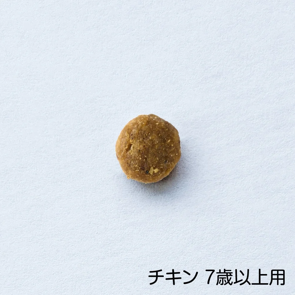 パウレ チキン7歳以上用 粒の大きさ:約8mm
