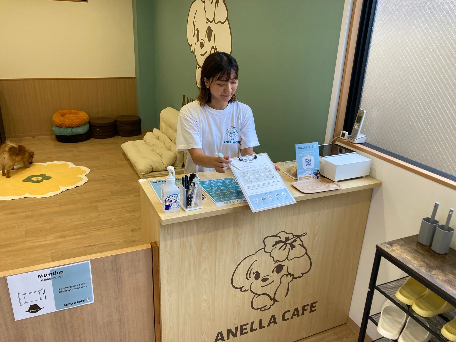 ANELLA CAFEの受付の様子